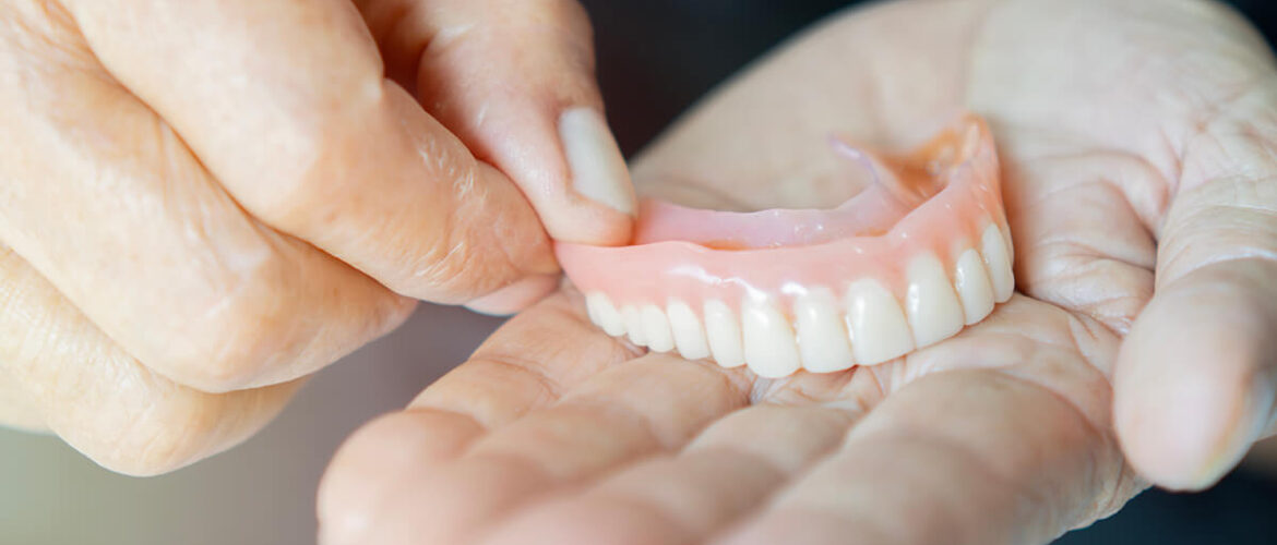 10-Things-No-One-Tells-You-About-Getting-Dentures