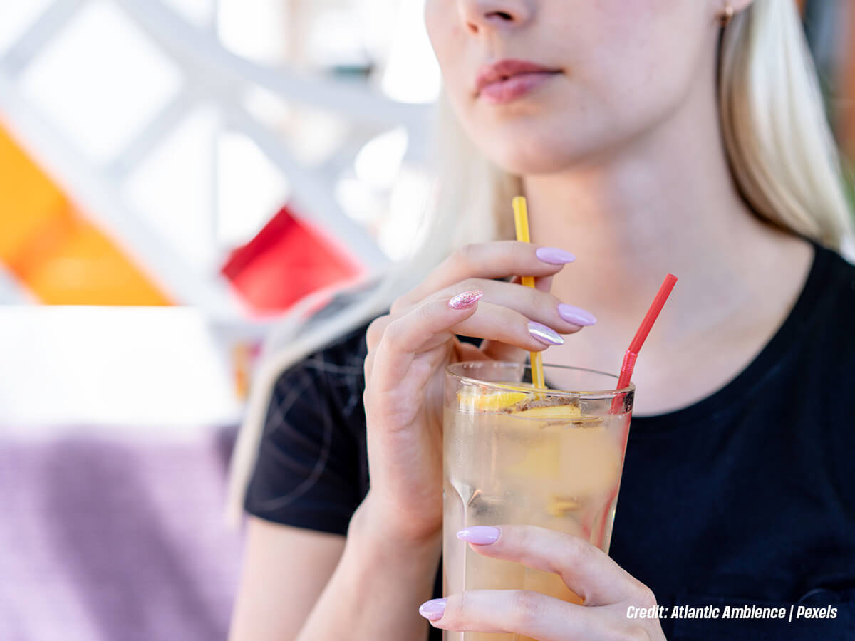 Does-Drinking-Through-a-Straw-Actually-Cause-Dry-Socket