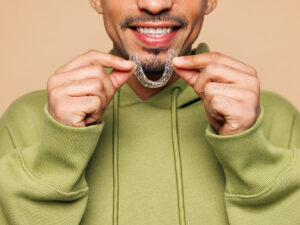 How-Do-You-Hit-Invisalign's-20–22-Hour-Wear-Target-in-a-Normal-Workday